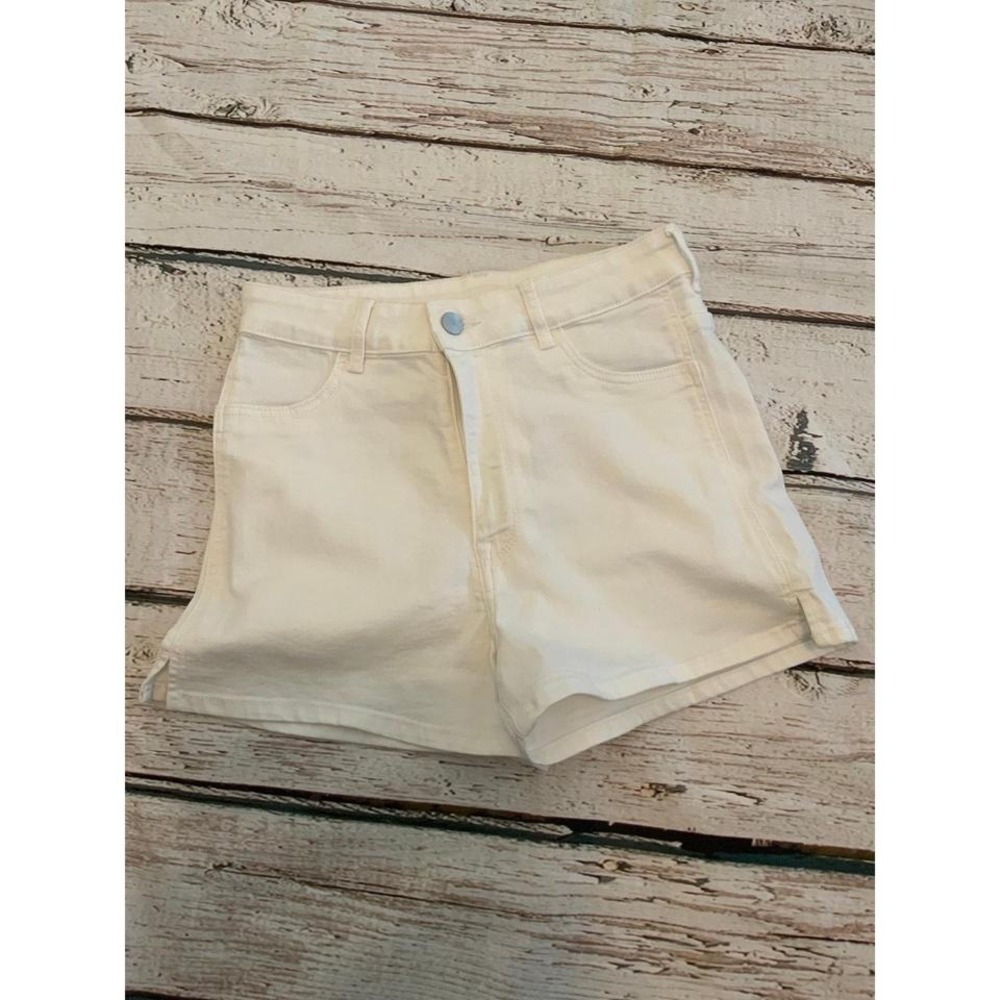 &Denim Women's White Shorts - Size 4